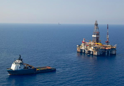 Offshore oil rig image