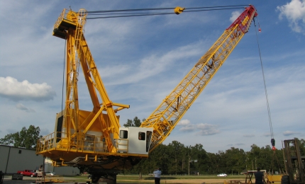 Lattice boom marine crane